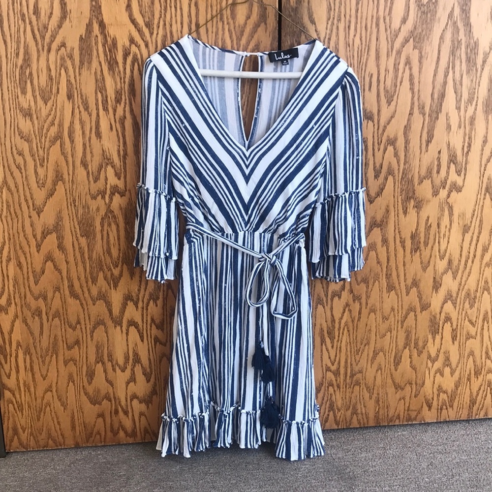 LULU’S DRESS BLUE AND WHITE STRIPED SIZE MEDIUM